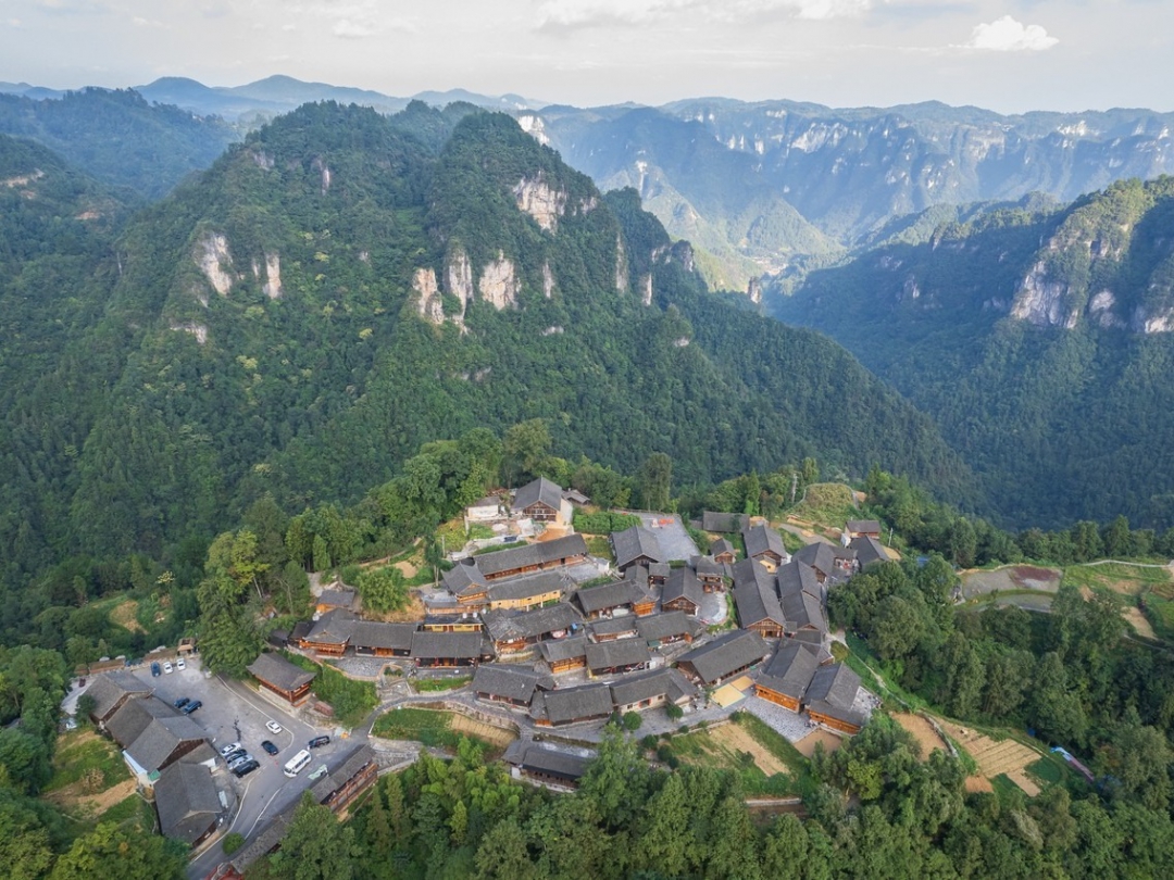 湘西矮寨橋十八洞村.jpg