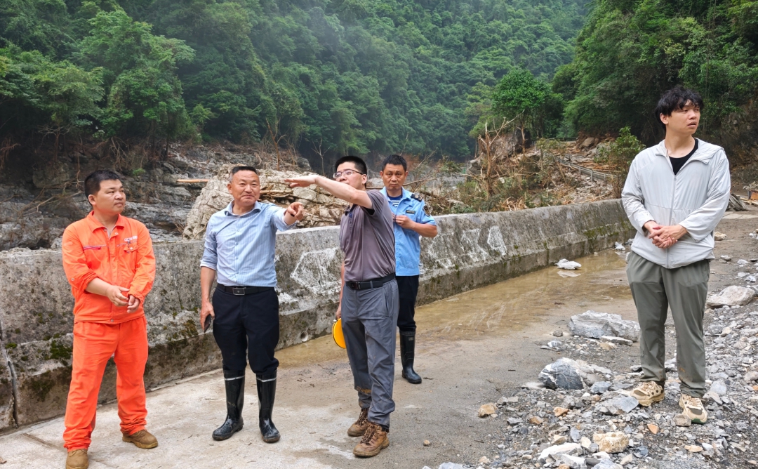 20260622125928.jpg 黨旗3.jpg